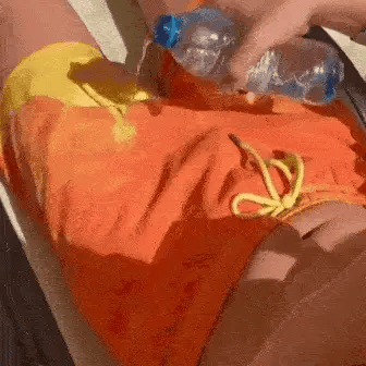 PANTALONETA QUE CAMBIA DE COLOR CON EL AGUA ➕ ENVÍO GRATIS